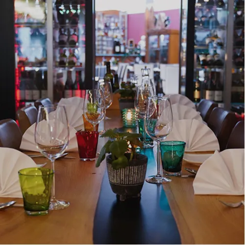 Gedeckter Tisch im Bistro Origlio